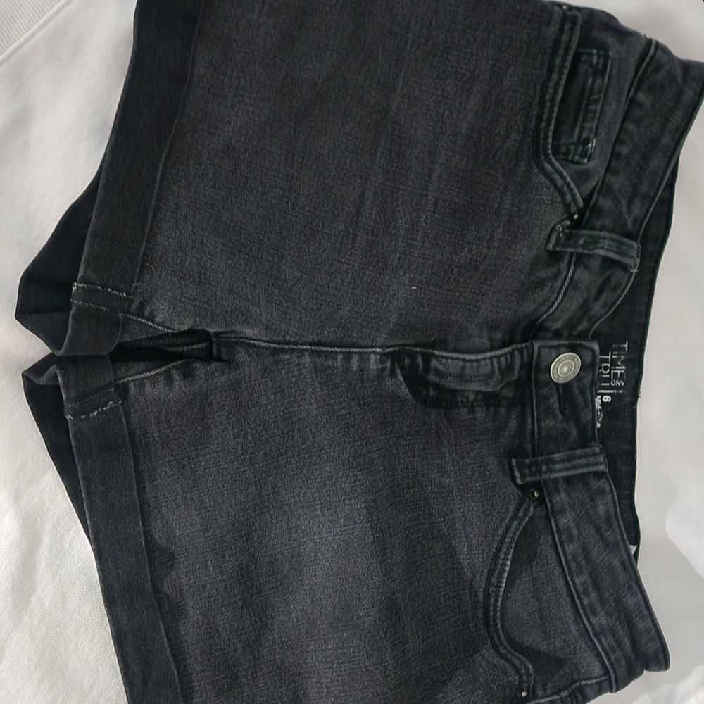 Time and Tru Black Jean Shorts Relaxed Fit
